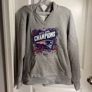 Women’s Fanatics Patriots Super Bowl sweatshirt